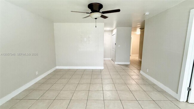Building Photo - 320 Holloway Dr