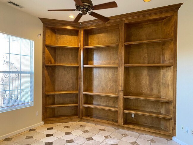 Building Photo - 9780 Shadowstone Ct