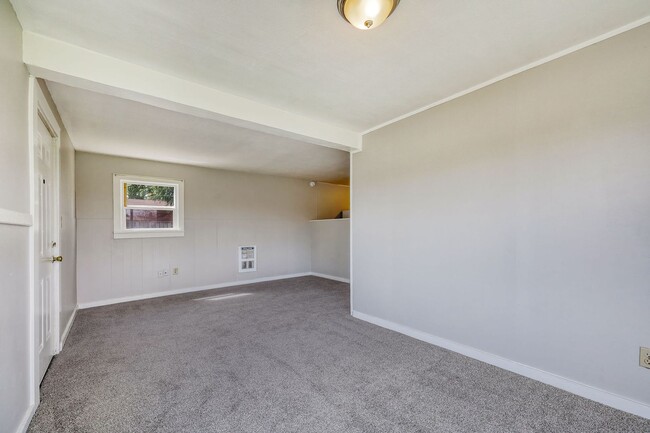 Building Photo - 340/340 1/2 Bethel Dr