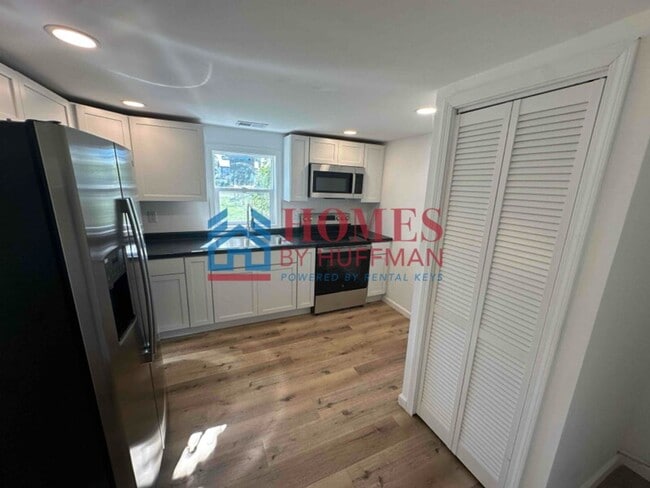 Building Photo - Two Bedroom House | Completely Updated | Move In Special