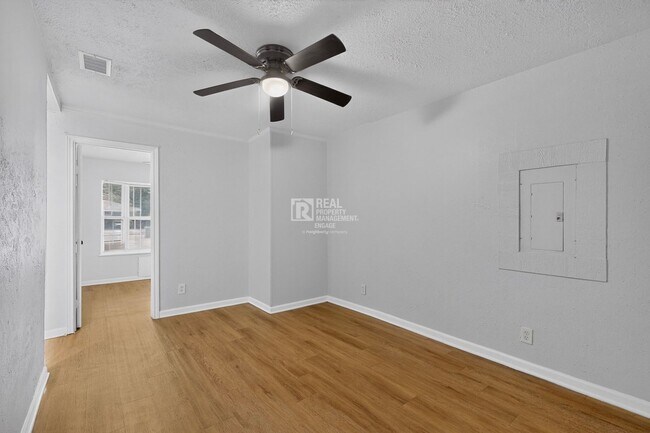 Building Photo - 1809 W Sanford St