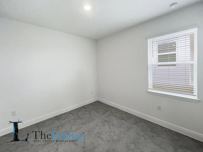 Building Photo - 2016 Sunshine Peak Dr