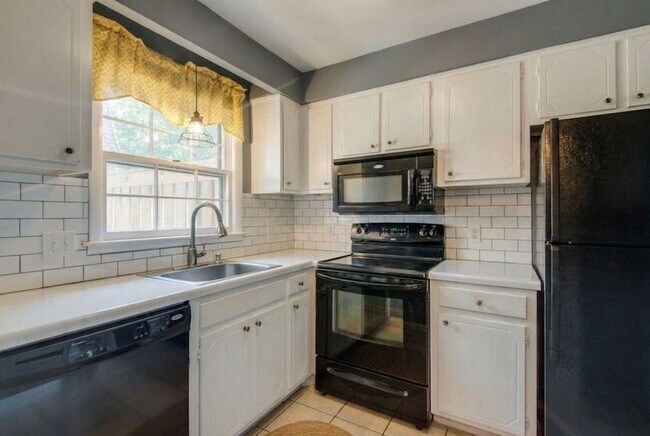 Building Photo - 3000 Hillsboro Pike