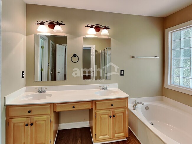 Building Photo - 2713 Twin Ash Ct