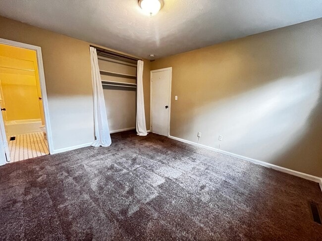 Building Photo - Wonderful 3 Bed and 1.5 Bath Ranc-Style Home