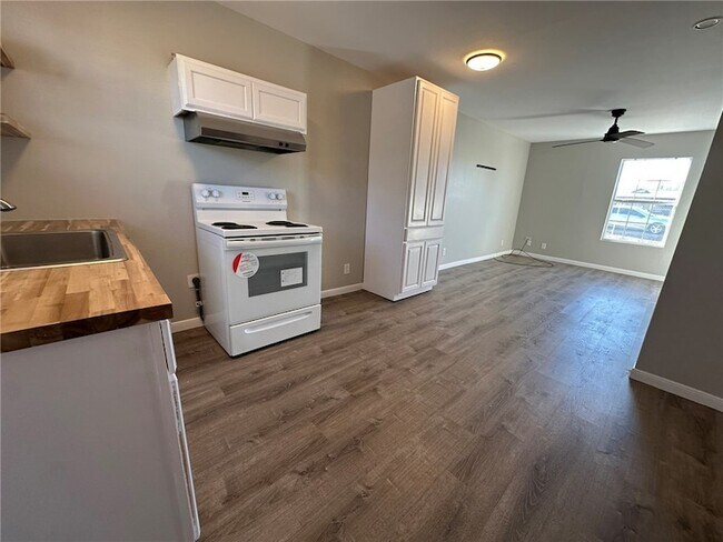 Building Photo - 3152 Meadow Ln