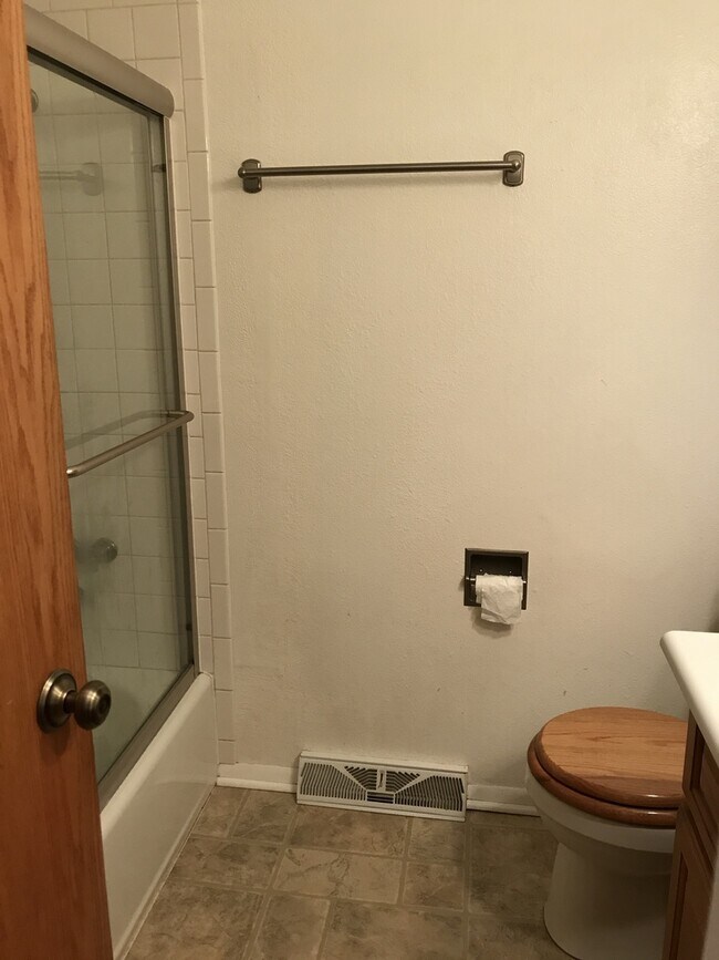 Building Photo - Spacious 3 Bed 2 Bath House Near CSU Campus!