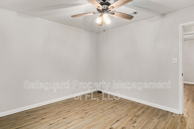 Building Photo - 4173 Ravenwood Dr