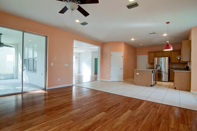 Building Photo - 5075 SW 40th Pl