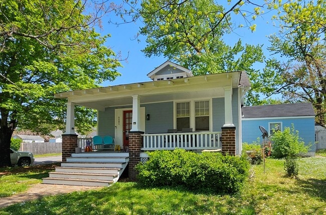 Primary Photo - 3BR/1.5 BA Single-Story Home - Large Yard ...