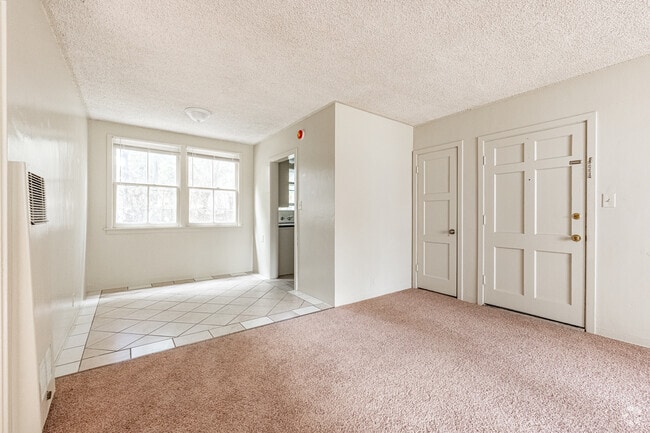 1BR, 1BA - 700SF - Dining Room - Park Manor