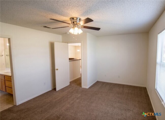 Building Photo - 4607 Lloyd Dr