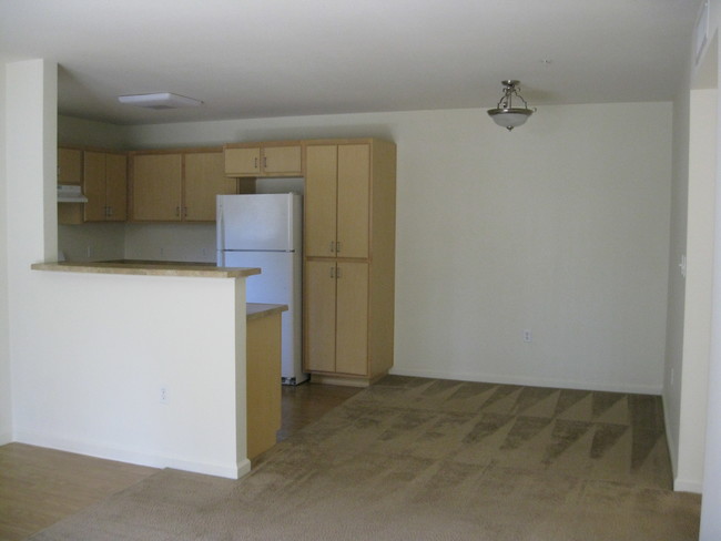 Dinning Room - Oakhurst Apartments