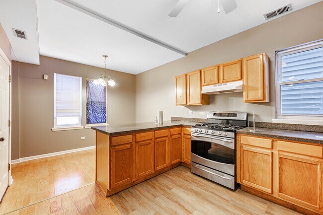 Building Photo - 2446 W 69th St