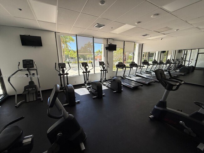 Building Photo - 100 Bayview Dr