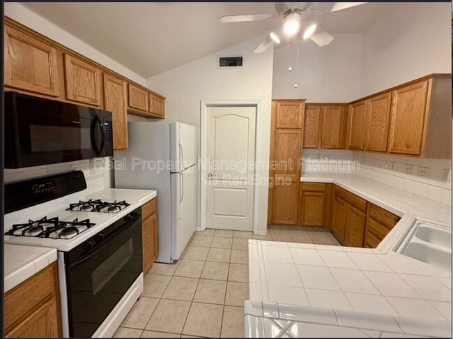Building Photo - 2669 Alamos Ave
