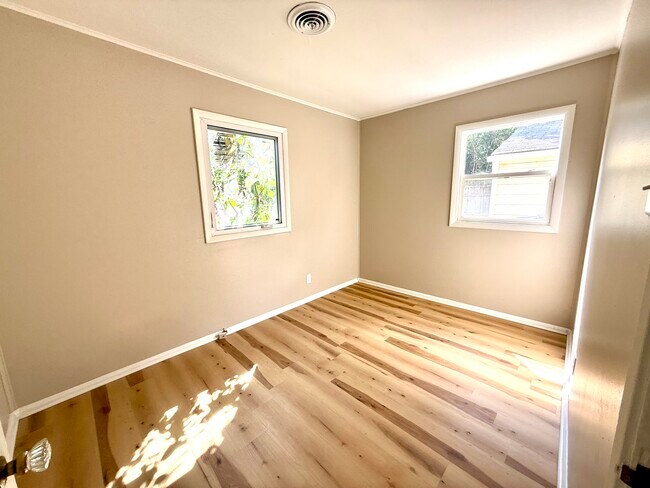 Building Photo - 1301 S Cottage Grove Ave