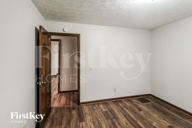 Building Photo - 2144 Moon Dr SW