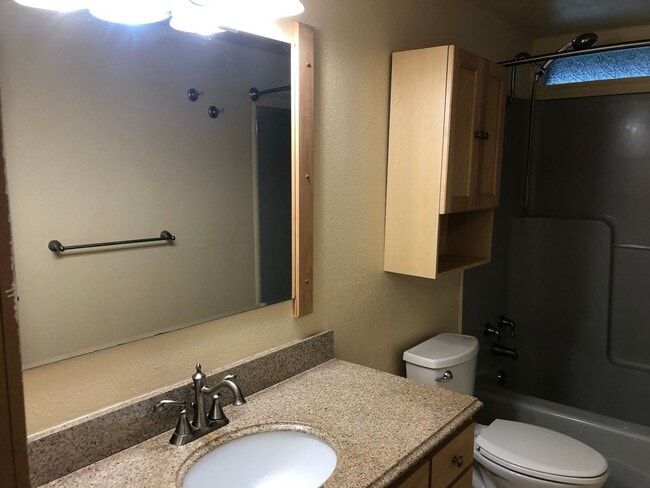 Building Photo - 3 bedroom 2 bathroom house in Thurston!