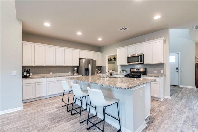 Building Photo - 125 Groesbeck Ln