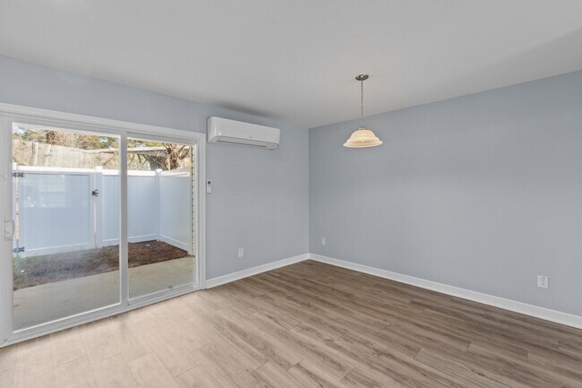 Building Photo - 1533 Pinebrook Court