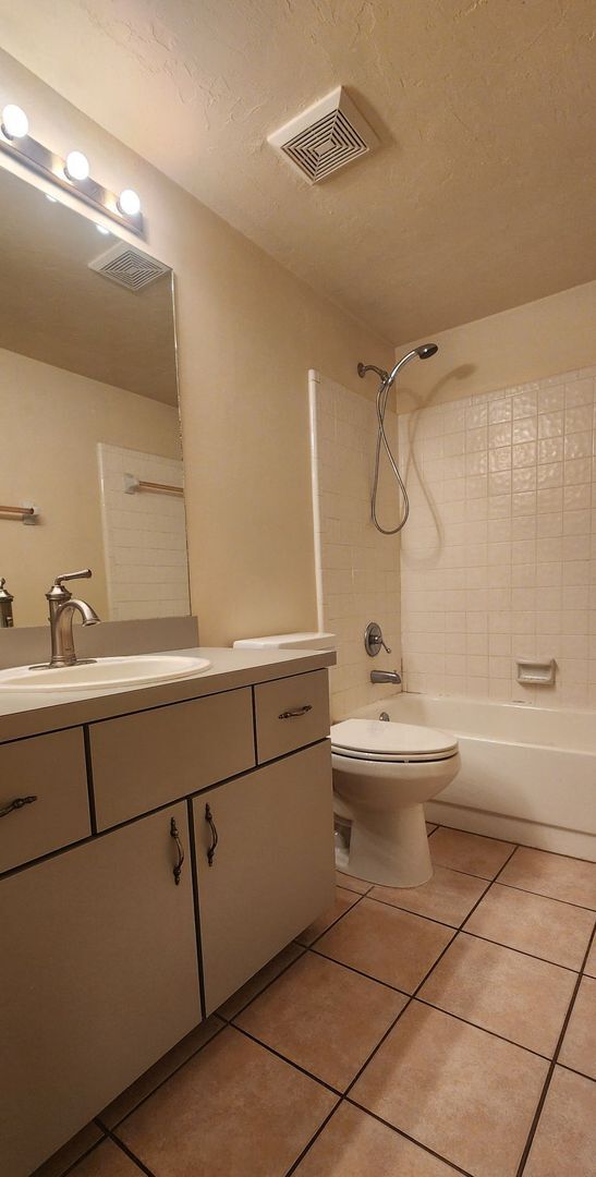 Building Photo - 413 NW 48th Blvd