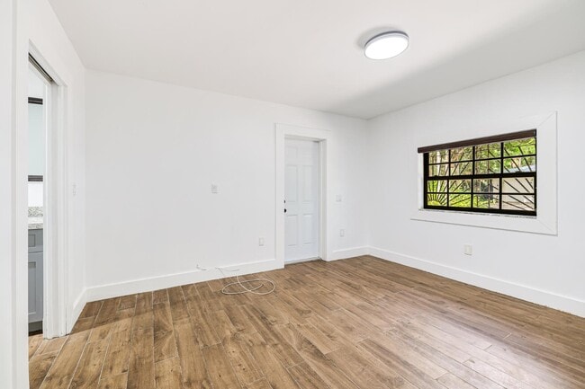 Building Photo - 7620 SW 59th Ave