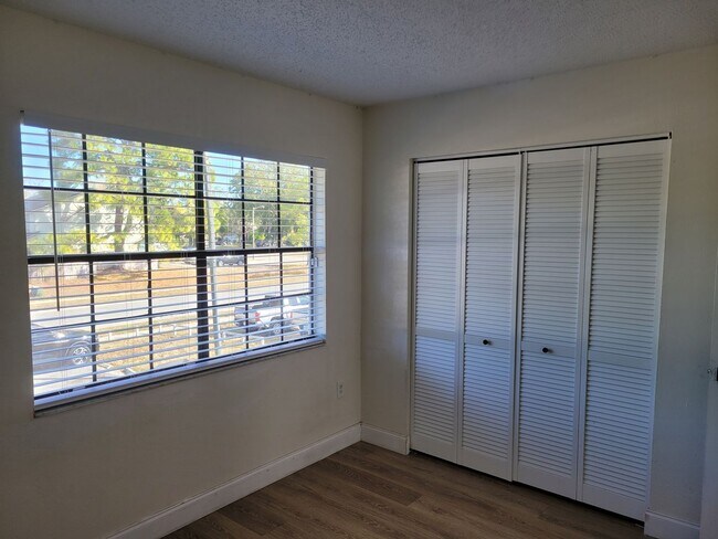 Building Photo - 1236 Dovehill Dr