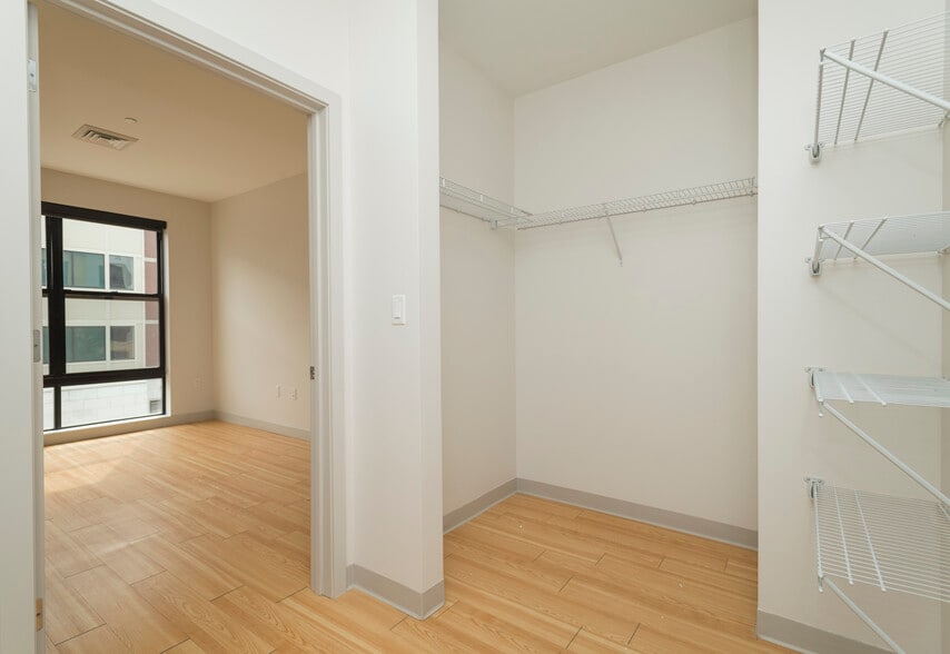 Building Photo - 320 D St