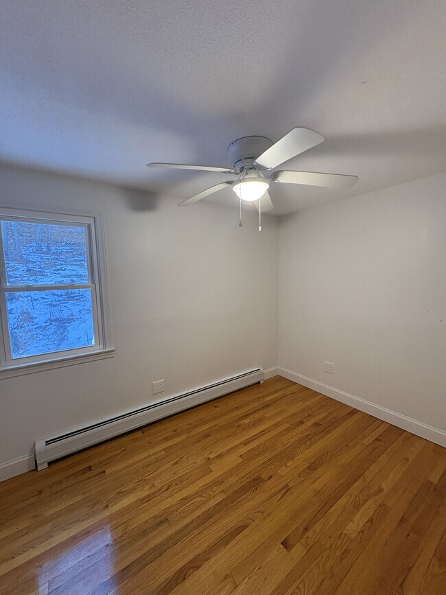 Building Photo - 7 Old Farm Rd