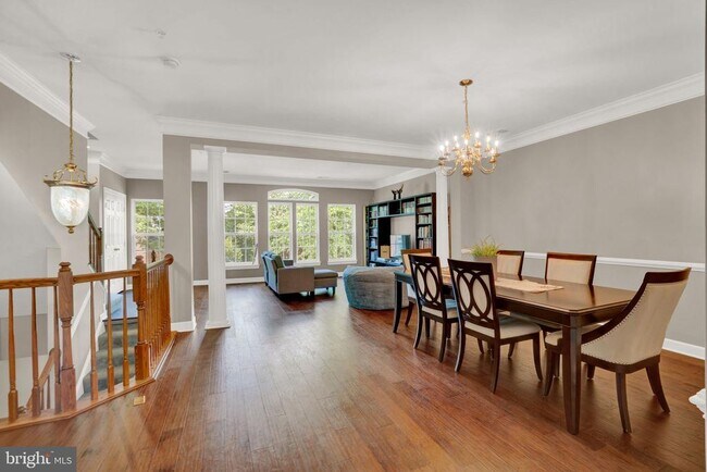 Building Photo - 2460 Eastbourne Dr