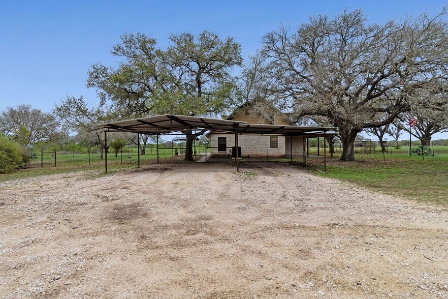 Building Photo - 649 Pvt 5001