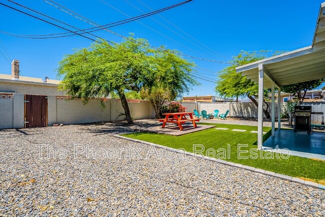 Building Photo - 1102 N 72nd Pl