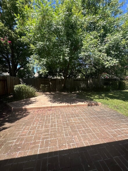 Building Photo - 643 Lunardi Way