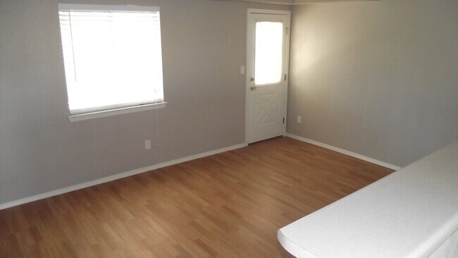 Building Photo - East El Paso 4 Bed Refrig A/C