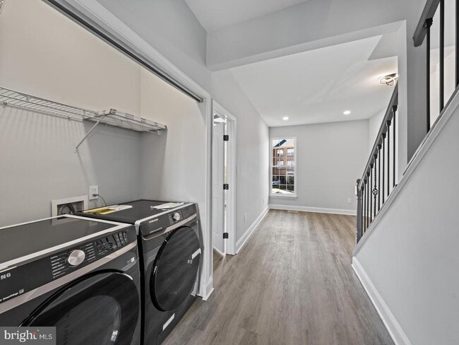 Building Photo - 13133 Park Crescent Cir