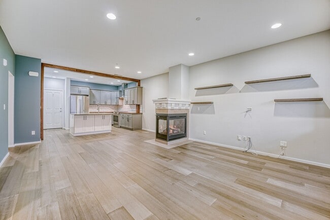 Building Photo - 2Bd/2.5Ba Issaquah Townhouse