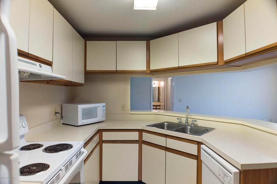 Building Photo - 7667 N Wickham Rd