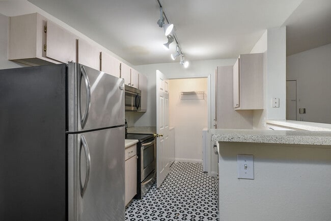 Building Photo - 231 W Horizon Ridge Pkwy