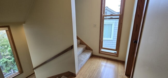 Building Photo - 3033 W Viewmont Wy W