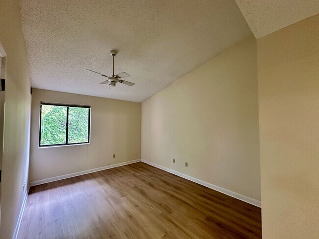 Building Photo - 103-11 Turtle Creek Rd