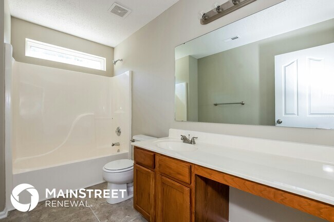 Building Photo - 2120 Highland Park Dr