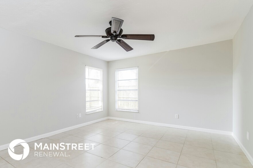 Building Photo - 2652 White Sands Dr