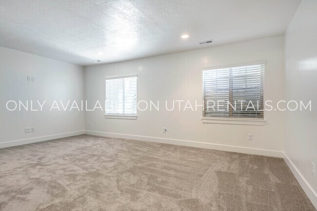 Building Photo - 1692 Aspen Loop