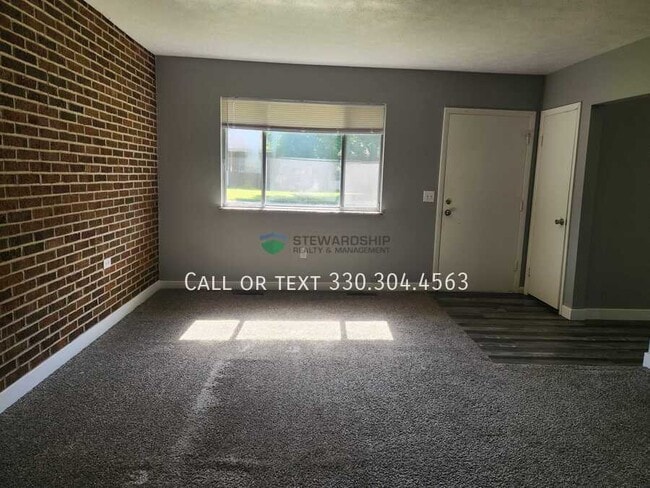 Building Photo - 15257 Lincoln Way W