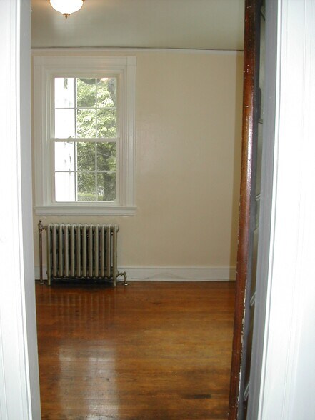 Building Photo - 4135 Roland Ave