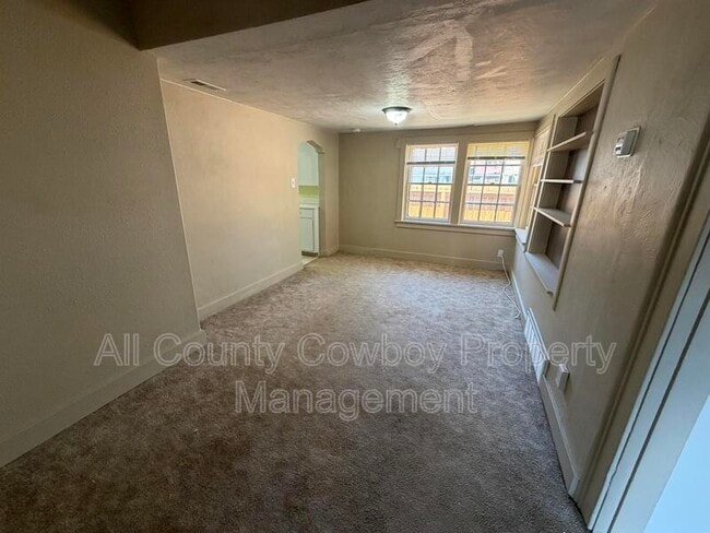 Building Photo - 706 S 16th St