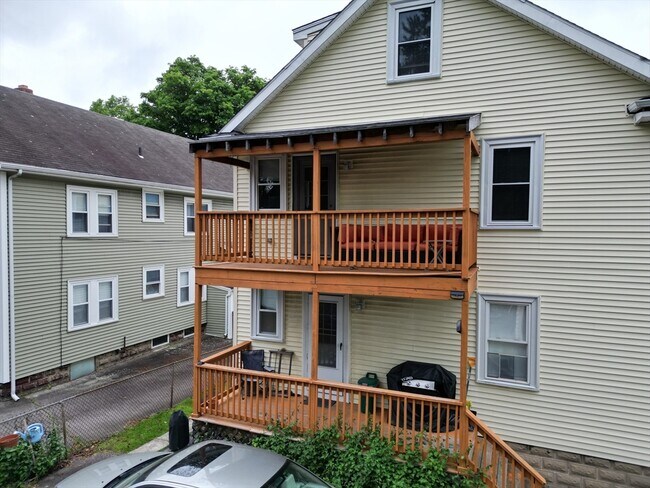 Building Photo - 219 Beech St