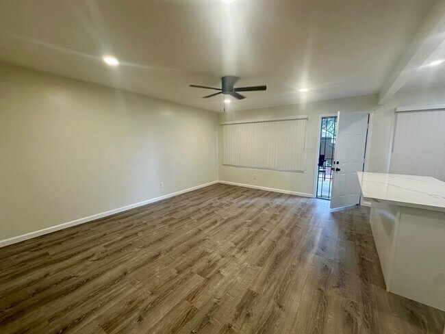 Building Photo - COMING SOON--Newly remodeled 2 bedroom 1 bath apartment 4 blocks from the beach