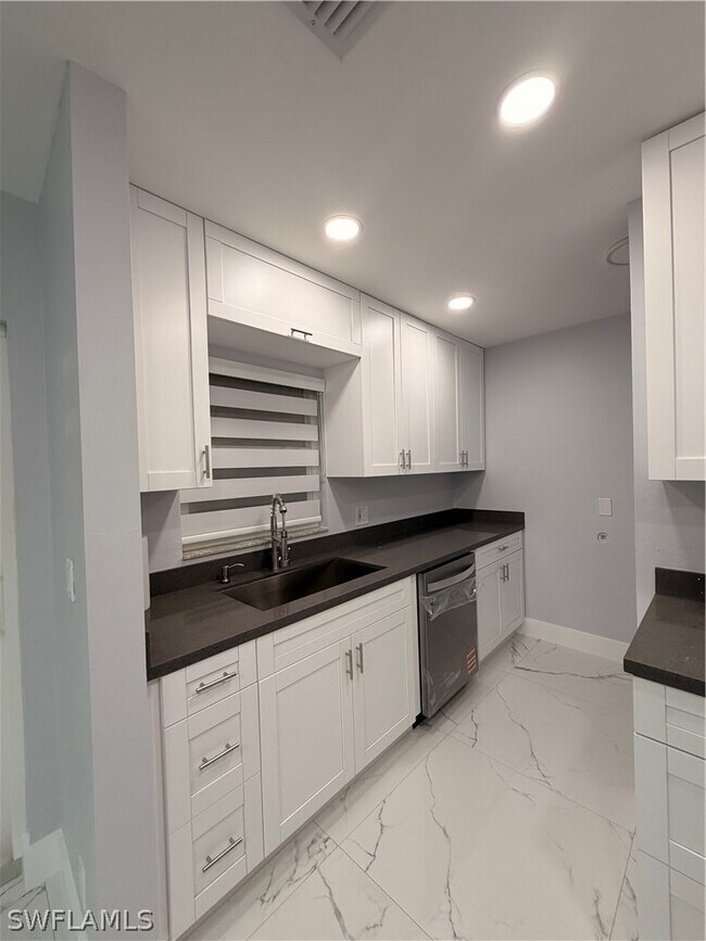 Building Photo - 3711 4th Ave NE